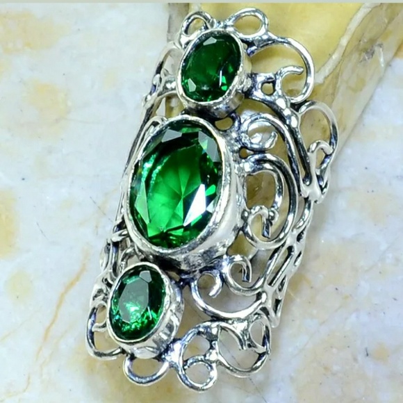 New Green Quartz Silver Statement Ring. - Picture 8 of 8